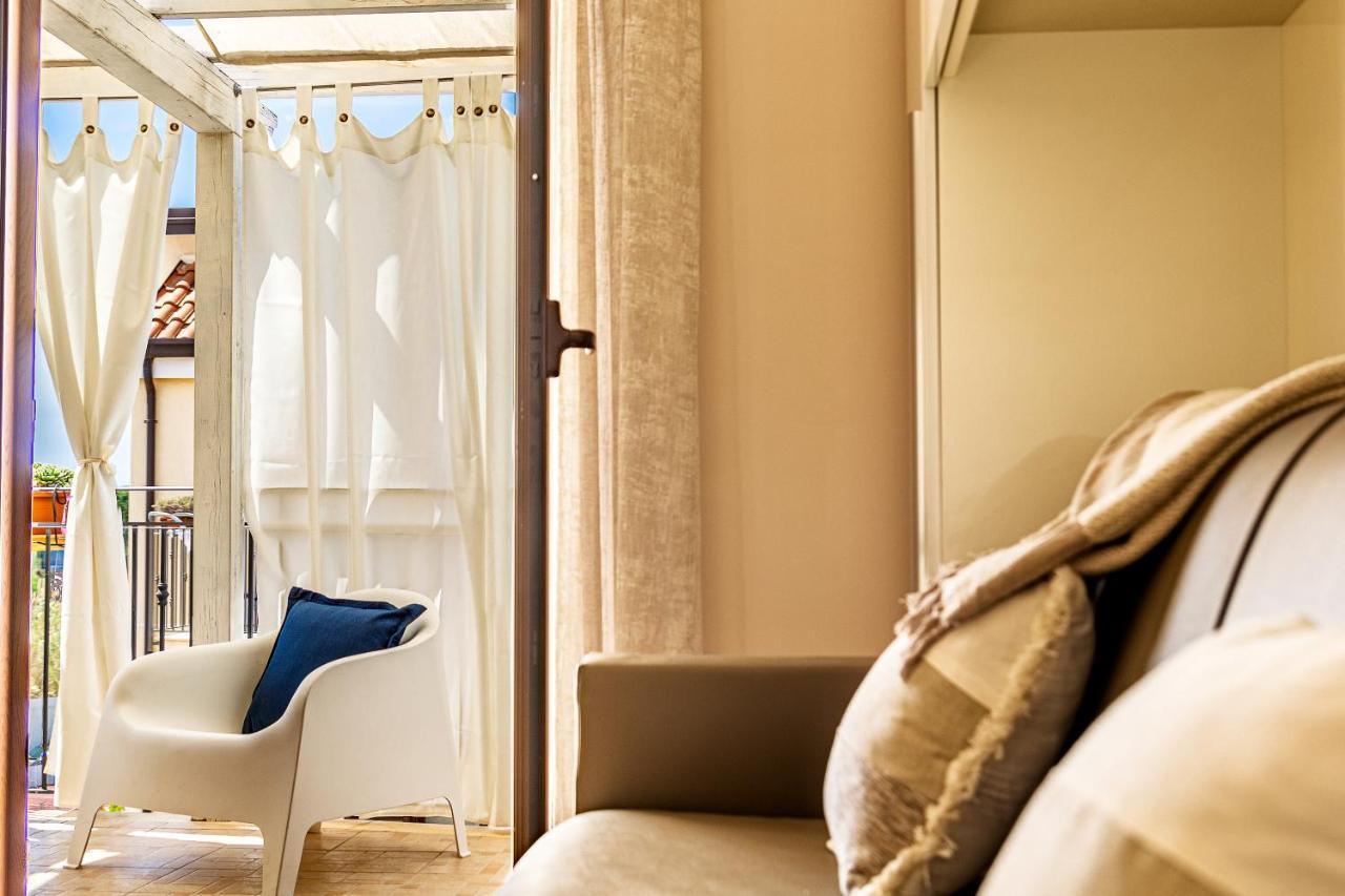 Villetta Desiderio Apartment จีอาร์ดีนี นักซอส ภายนอก รูปภาพ